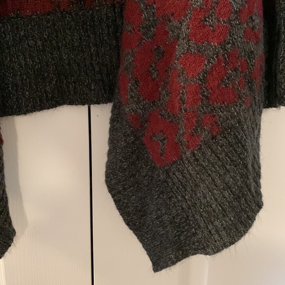 Romeo & Juliet Couture sweater - Picture 4 of 8